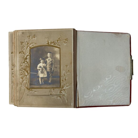 Antique Victorian Red Cloth & Brass Photo Album 33 Family Photos 8728 - Picture 8 of 16